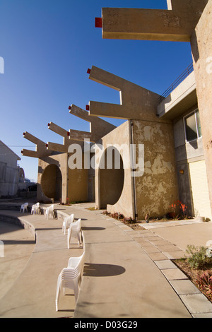 Stati Uniti d'America, Arizona. Costruito per incarnare Paolo Soleri del concetto di arcology, Arcosanti è una città sperimentale nel deserto dell'Arizona. Foto Stock