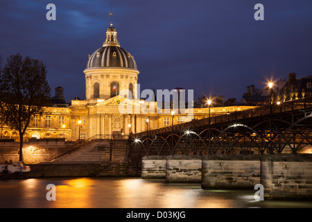 Twilight su Academie Francaise e il Fiume Senna, Parigi Francia Foto Stock