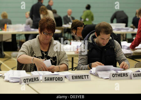 Corby,Northamptonshire. 16 novembre, 2012. Conteggio dei voti in corso presso il Corby By-Election nel Northamptonshire Foto Stock