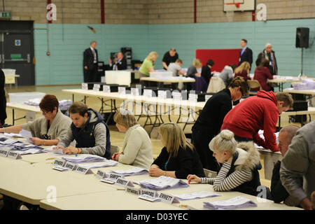 Corby,Northamptonshire. 16 novembre, 2012. Conteggio dei voti in corso presso il Corby By-Election nel Northamptonshire Foto Stock