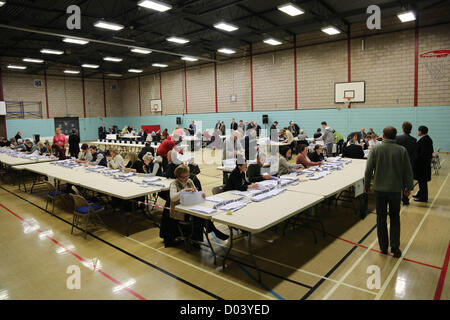 Corby,Northamptonshire. 16 novembre, 2012. Conteggio dei voti in corso presso il Corby By-Election nel Northamptonshire Foto Stock