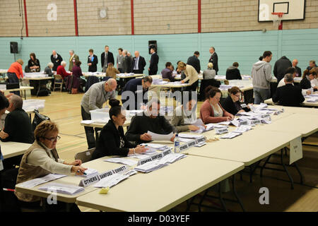 Corby,Northamptonshire. 16 novembre, 2012. Conteggio dei voti in corso presso il Corby By-Election nel Northamptonshire Foto Stock