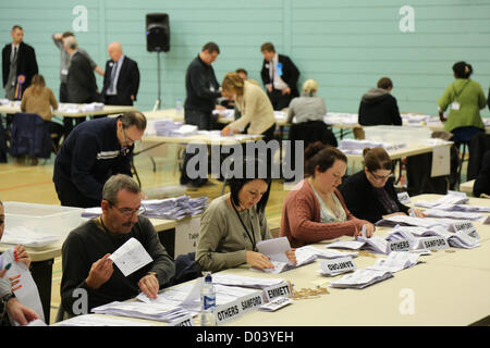 Corby,Northamptonshire. 16 novembre, 2012. Conteggio dei voti in corso presso il Corby By-Election nel Northamptonshire Foto Stock