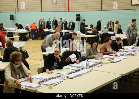 Corby,Northamptonshire. 16 novembre, 2012. Conteggio dei voti in corso presso il Corby By-Election nel Northamptonshire Foto Stock