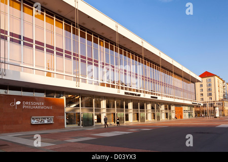 Filarmonica di Dresda (Dresdner Philharmonie) presso il Palazzo della Cultura (Kulturpalast) - Dresda, Sassonia, Germania, Europa Foto Stock