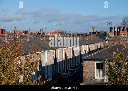 Case tradizionali a schiera case abitative urbane vicino al centro città York North Yorkshire Inghilterra Regno Unito Gran Bretagna Foto Stock