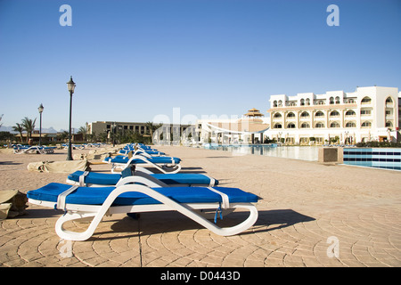 Saloni di spiaggia vicino al hotel 5 stelle Foto Stock