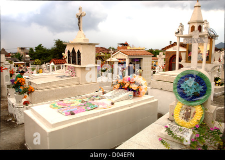 Un cimitero di Puerto Vallarta durante il giorno dei morti (El dia de los Muertos) - 2 Novembre 2012 Foto Stock