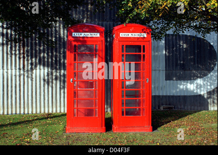 Telefono pubblico BOX convertiti in punti di cassa Foto Stock