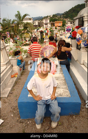 Un cimitero di Puerto Vallarta durante il giorno dei morti (El dia de los Muertos) - 2 Novembre 2012 Foto Stock