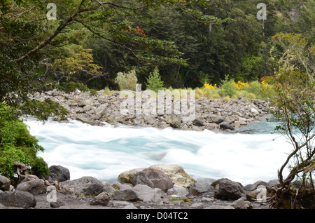 Il 'turqoise' acque del Saltos de Petrohue, vicino a Puerto Varas / Puerto Montt, Patagonia cilena Foto Stock