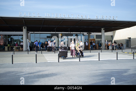 Pafos Aeroporto Internazionale di Paphos Cipro i passeggeri in arrivo Foto Stock