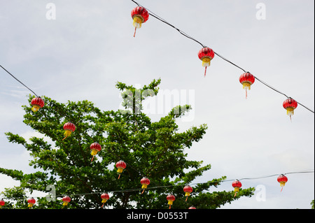 Lanterne pendenti a Pagoda Ling San Tuaran, Sabah Borneo Foto Stock