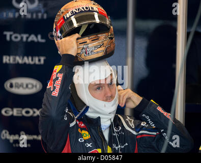 Il driver tedesco Sebastian Vettel si prepara per la pratica per la F1il Gran Premio degli Stati Uniti presso il circuito delle Americhe di Austin Foto Stock