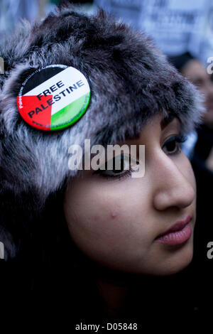 Londra, Regno Unito. Sabato 17 novembre 2012. Dimostrazione contro attacchi israeliani su Gaza. Centinaia di palestinesi e Pro-Palestinians riuniti per protestare per ottenere la libertà per la Palestina e contro Israele il recente bombardamento. Credito: Michael Kemp / Alamy Live News Foto Stock