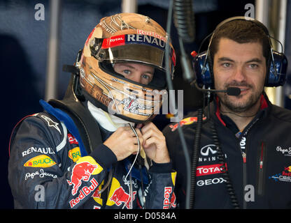 Il driver tedesco Sebastian Vettel si prepara per la pratica per la F1il Gran Premio degli Stati Uniti presso il circuito delle Americhe di Austin Foto Stock