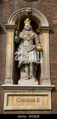 Charles II statua Guildhall Worcester Worcestershire Inghilterra REGNO UNITO Foto Stock