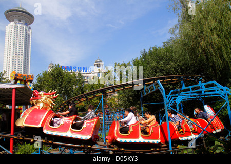 Shanghai Cina,Asia,Cinese,Orientale,Huangpu District,Nanjing Road,People's Park,Radisson Shanghai New World,hotel hotel hotel albergo motel motel,hig Foto Stock