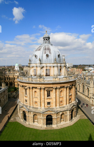 Radcliffe Camera da St Mary's Chiesa torre Oxford Oxfordshire England Regno Unito Foto Stock