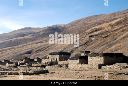 Il villaggio buddista di tokyu alta nell'dho tarap valley nel dolpo regione del Nepal occidentale Foto Stock