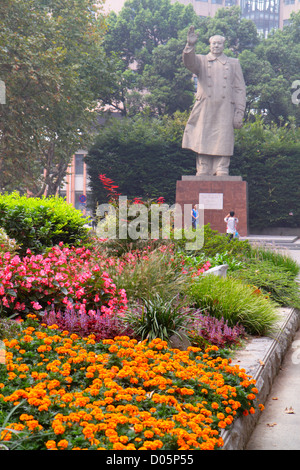 Shanghai Cina,Distretto cinese Yangpu,Università di Tongji,Campus di Siping,hanzi,uomo asiatico maschio,donna donna femmina donne,adolescente adolescente adolescente ragazzo b Foto Stock