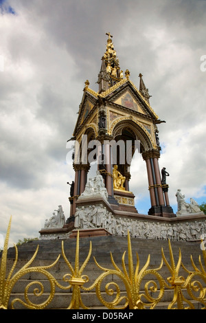 L'Albert Memorial Kensington Gardens, Londra, Regno Unito. Foto Stock
