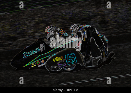 Un grafico dei fratelli Birchall a Douglas angolo durante l'Isola di Man TT Sidecar Race 2012 Foto Stock