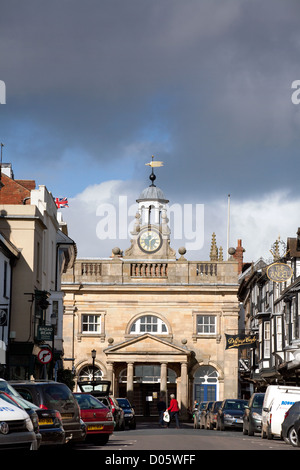 Il XVIII secolo il burro croce di vetta del Broad Street, Ludlow centro città Shropshire REGNO UNITO Foto Stock