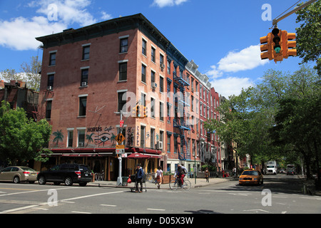 Scena di strada, East Village, Manhattan, New York City, Stati Uniti d'America Foto Stock