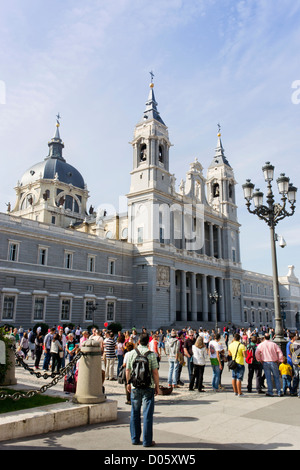 Madrid, Spagna. Cattedrale di Almudena, Santa María la Real de La Almudena. Foto Stock