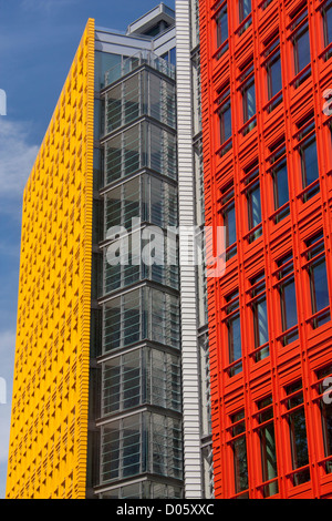 La sezione di Renzo Piano centrale del St Giles ufficio e complesso residenziale quartiere di Bloomsbury Londra Inghilterra REGNO UNITO Foto Stock