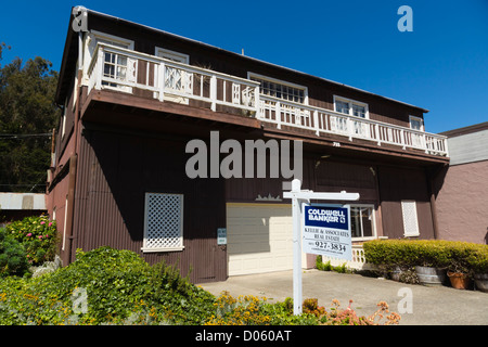 Piccola cittadina di Cambria sulla autostrada a San Luis Obispo County, California. Proprietà in vendita. Foto Stock