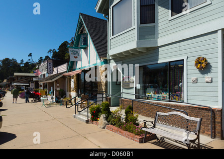 Piccola cittadina di Cambria sulla autostrada a San Luis Obispo County, California. Negozi e main street. Foto Stock