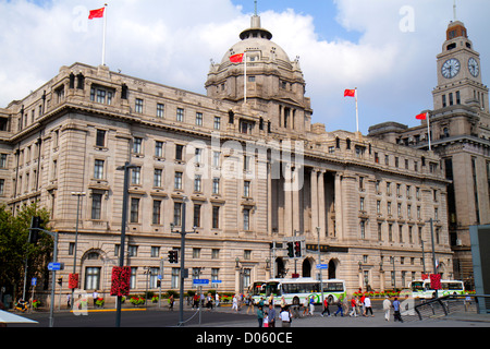 Shanghai Cina, il quartiere cinese Huangpu, il Bund, East Zhongshan Road, edifici in stile neoclassico Art Deco, skyline della città, Hong Kong e Shanghai Bank 192 Foto Stock