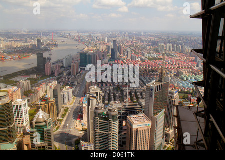 Shanghai Cina, quartiere finanziario cinese Pudong Lujiazui, Fiume Huangpu, Century Avenue, vista dalla Torre Jin Mao, Grand Hyatt Shanghai, hotel, Cina Insura Foto Stock