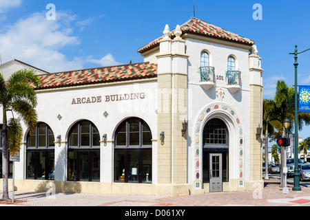 Lo storico edificio Arcade su Orange Avenue nel centro di Fort Pierce, St Lucie County, Treasure Coast, Florida, Stati Uniti d'America Foto Stock