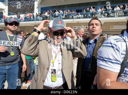 Il Presidente messicano Felipe Calderon (c) al circuito delle Americhe via prima della F1 Il Gran Premio degli Stati Uniti di Austin Foto Stock