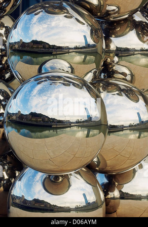 La scultura 'Tall tree e l'occhio' closeup, da Anish Kapoor. Museo Guggenheim Bilbao. Golfo di Guascogna. Paese basco. Spagna Foto Stock