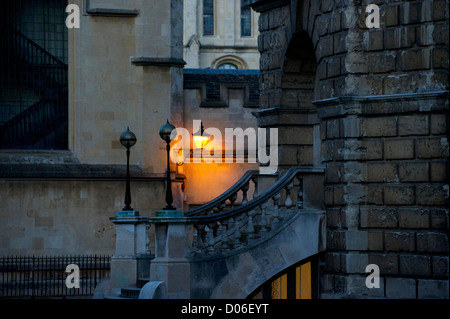 Radcliffe Camera in Radcliffe Square a Oxford al crepuscolo. Foto Stock