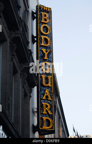 Insegna al neon per la produzione teatrale del Bodyguard Foto Stock