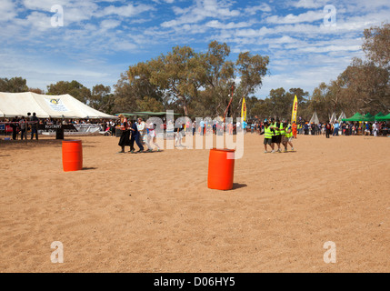 Henley sul Fiume Todd Regatta Alice Springs Australia centrale di Territorio del Nord Foto Stock