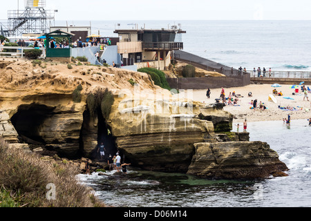 La Jolla, San Diego - grotte a La Jolla Cove visto da Costa Boulevard. Foto Stock