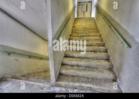 Scale in un alloggiamento pubblico station wagon di Hong Kong Foto Stock