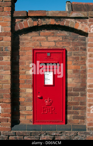 Postbox in Rother Street, Stratford-upon-Avon, Regno Unito Foto Stock