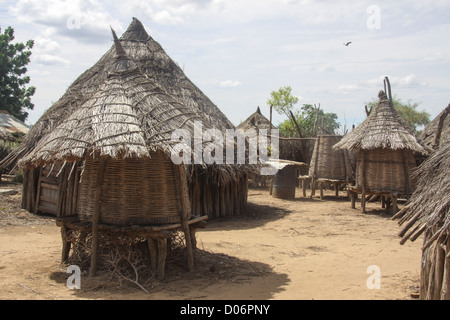 Africa, Etiopia, Konso tribù, Mecheke village, tetti di paglia Foto Stock