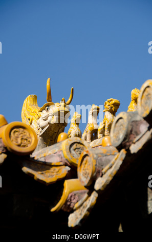 Cina, Pechino, Città Proibita (aka Zijin Cheng). Palazzo degli Imperatori dalle dinastie Ming e Qing. Ti Shun Tang dettaglio del tetto. Foto Stock