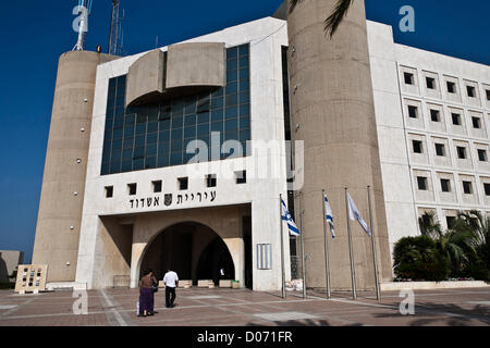 Ashdod, Israele. Xix Nov, 2012. Street View di Ashdod Palazzo Comunale. Il Ashdod Municipal centro di comando e controllo, che di solito serve la città di 250 mila in materia comunale, è ora rafforzato con la manodopera a trattare con il Pilastro della difesa offensiva a Gaza e in situazioni di emergenza. Foto Stock