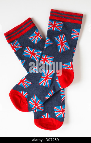 Coppia di novità calzini con Union Jack isolati su sfondo bianco Foto Stock