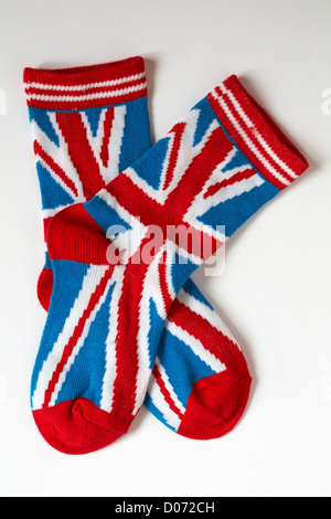 Coppia di novità calzini con Union Jack isolati su sfondo bianco Foto Stock