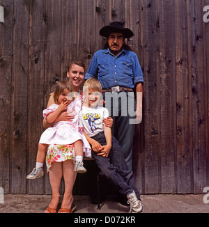 Una gara di misto delle Prime Nazioni del Caucaso/famiglia canadese Lillooet British Columbia Canada KATHY DEWITT Foto Stock